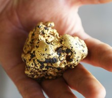 Large gold nugget found Mount Magnet