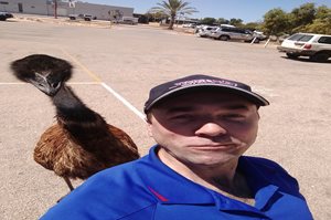 Exmouth-Emu-Selfie-with-Jason-credit-Jason-Smith.jpg